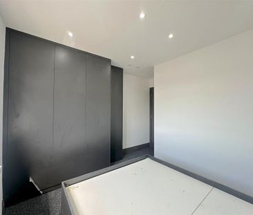 4 bedroom semi-detached house to rent - Photo 5