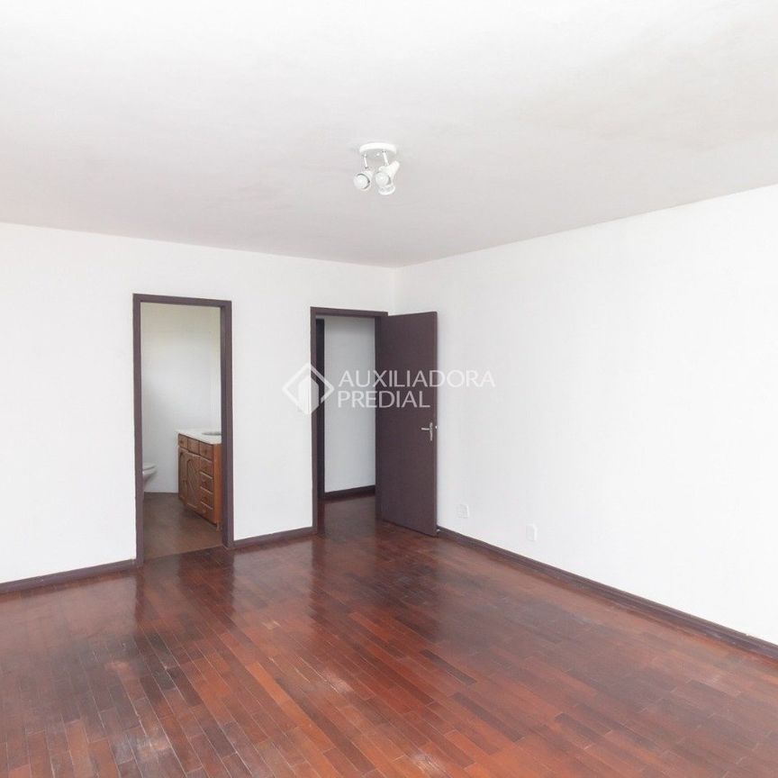Casa com 3 quartos e 200m² para alugar em Chácara das Pedras, Porto Alegre. - Photo 1