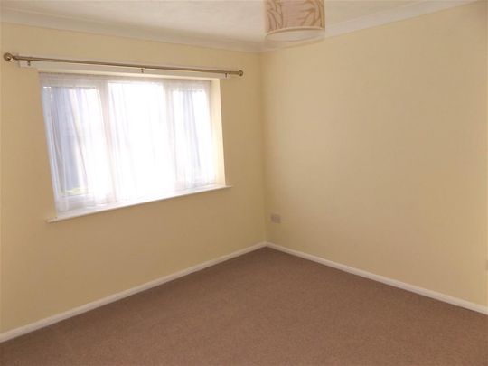 1 bedroom ground floor flat to rent - Photo 1