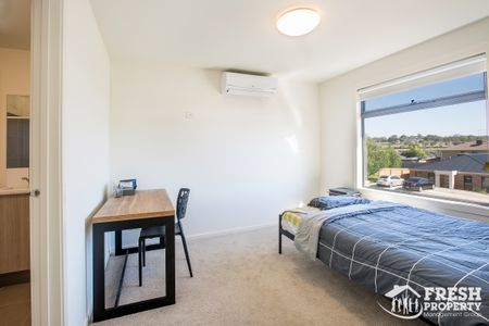 9 Katelyn Court, WAURN PONDS VIC 3216 - Photo 2