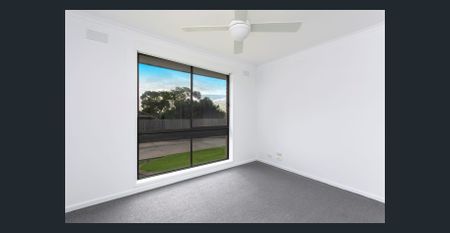 Spacious Two Bedroom Unit! - Photo 4