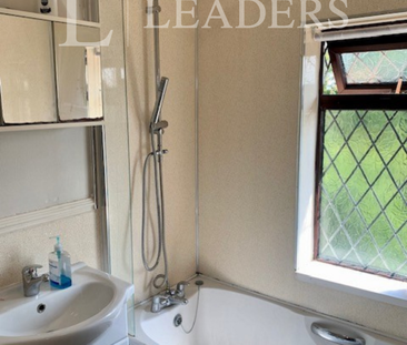 3 bedroom semi-detached house to rent - Photo 4