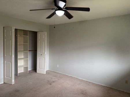 Spacious Home With 2 Kitchens - Photo 5