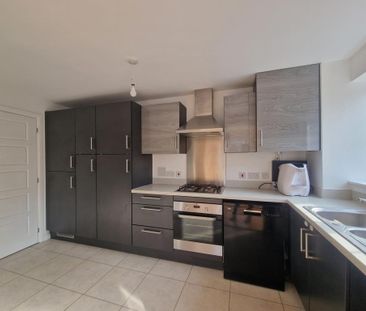 3 bedroom semi-detached house to rent - Photo 4