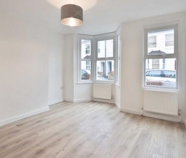 4 bedroom end of terrace house to rent - Photo 5