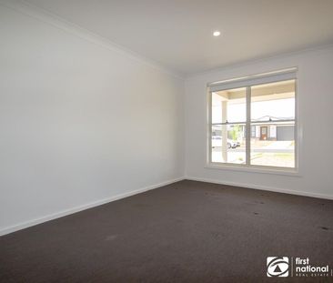 Contemporary Luxury Living - Photo 3