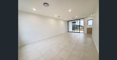 NEW 3 bed 2.5 bath Townhouse For you!! - Photo 4