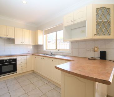 Charming 3 Bedroom, 2 Bathroom House in Chester Hill - Available Now! - Photo 4