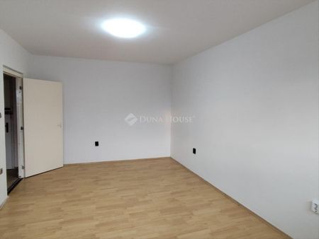 Kiadó jó állapotú panel lakás - Pécs - Fotó 2