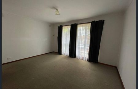 FAMILY HOME | GREAT LOCATION | - Photo 3