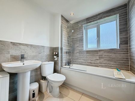 4 bedroom house to rent Celeste Close, Nottingham, NG8 - Photo 5