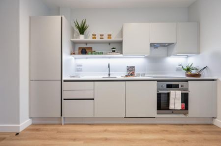 3 bedroom flat to rent - Photo 5