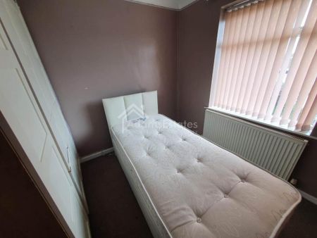 3 bedroom semi-detached house to rent - Photo 4