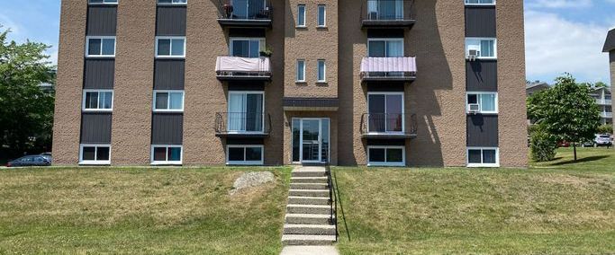 94 Rue Wellington | 94 Rue Wellington, Granby - Photo 1