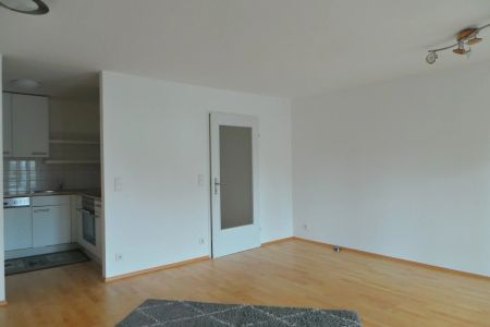 Bestlage-nahe Stadtzentrum, sanierte 2 ZI mit großem Balkon und Carport - Photo 4