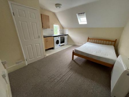 Studio to rent - Photo 2