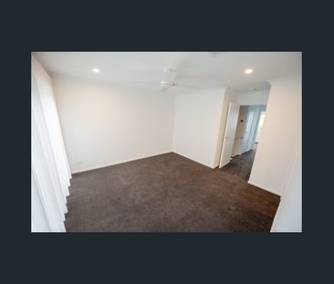 This spacious modern UNFURNISHED townhouse is available for rent fr... - Photo 3