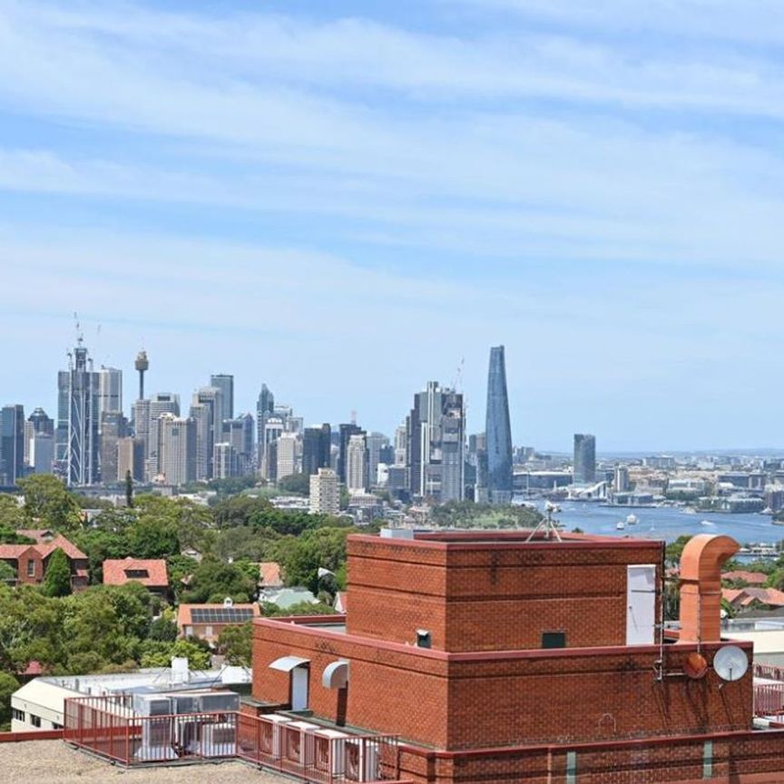 Stunning Sydney Harbour Bridge View - Photo 1