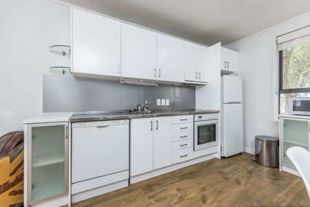 City Fringe Townhouse - Photo 3