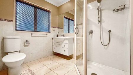 One bedroom one bathroom in Greenhithe - Photo 3