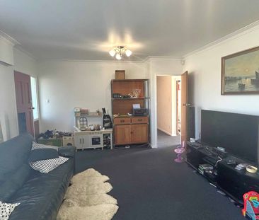 Large Four Bedroom - Photo 2