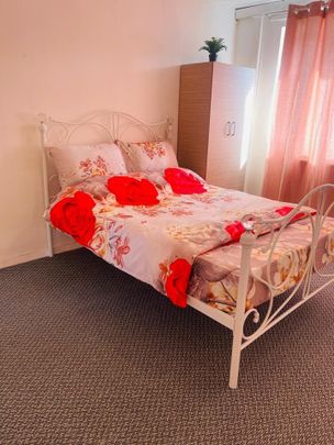 Room in a Shared Flat, Harts Lane, IG11 - Photo 1