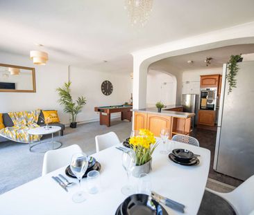 Castle Road Room 3 - Photo 2