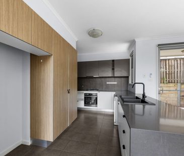 Spacious 4 bedroom awaits - Price Reduced! - Photo 5
