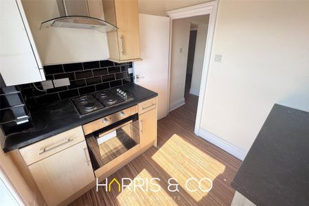 1 bedroom penthouse to rent - Photo 2