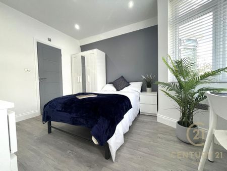 1 bedroom in a house share to rent - Photo 2