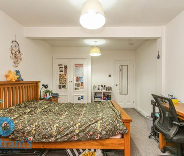 References Pending - 2 bed Apartment - Photo 5