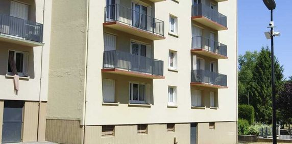 À CHARLEVILLE MEZIERES - Photo 2