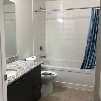 Yonge/Sheppard-Luxurious convenient 1Bdrm+Den 1 Bathrm. - Photo 4