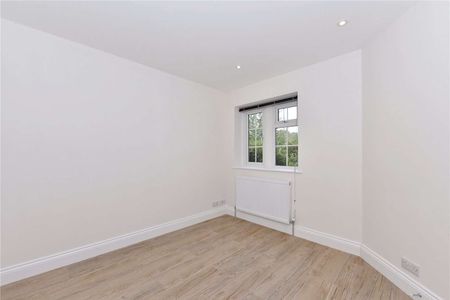 This property is for 1 single professional only: A wonderful two bedroom apartment located in central Cobham. - Photo 4