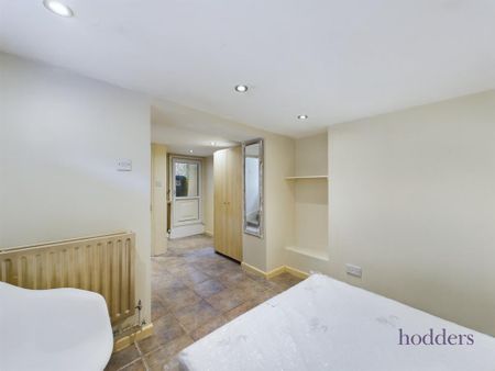 3 bedroom end of terrace house to rent - Photo 2