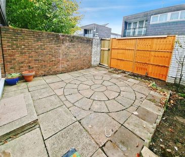 4 bedroom terraced house to rent - Photo 4