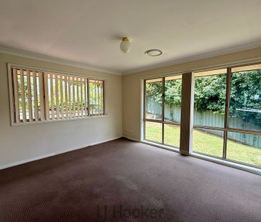 SPACIOUS FAMILY HOME - Photo 4