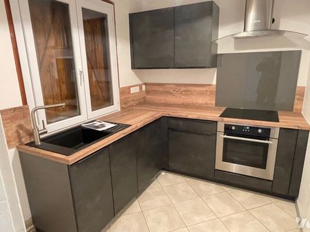 Maison dans bourg proche de tous commerces et école. - Photo 3