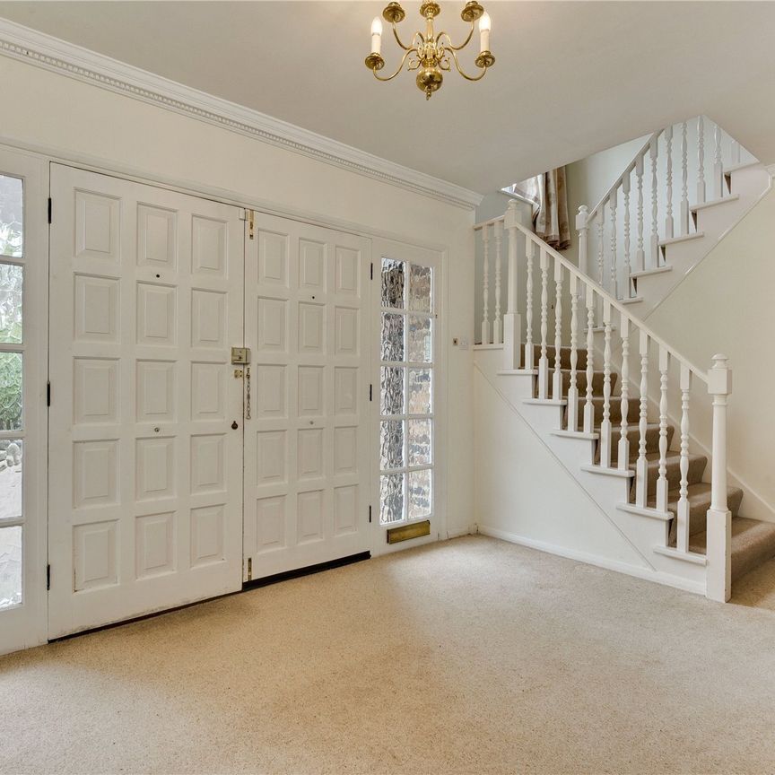 The Paddocks, Weybridge, KT13 - Photo 1