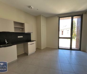 Location Appartement 2 pièces 48m² FONTENAY LE COMTE 85200 - Photo 5