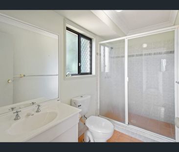 Your Perfect Family Haven: Spacious 4BR Home Close to Everything! - Photo 4