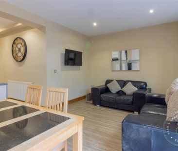 2 Bedroom Flat - Photo 2