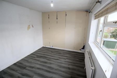 3 bedroom end of terrace house to rent - Photo 4