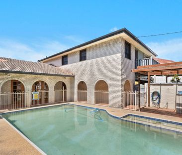 Extra large home + inground pool! - Photo 5