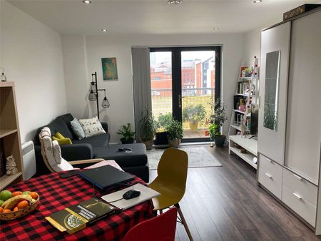 Furnished One Bedroom Apartment with an allocated parking space located on the third floor in a stunning development. Enjoy the vibrant urban lifestyle with easy access to essential services - Photo 2