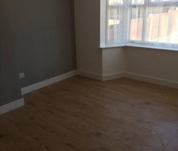 3 bedroom end of terrace house to rent - Photo 4