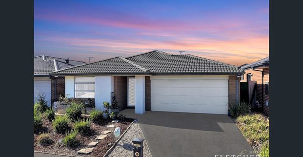 Beautiful Family Home in Prime Strathtulloh Location! - Photo 1