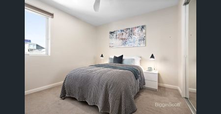 TOP-FLOOR WITH INCREDIBLE VIEWS - HEAR THE ROAR OF THE MCG! - Photo 4