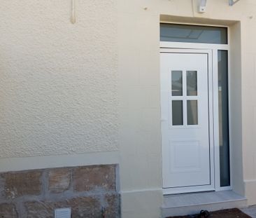 Maison de ville entièrement rénovée, offrant une entrée, une cuisin... - Photo 3