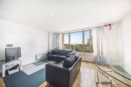 Modern 2 bed 2 bath property within a secure new development - Photo 2